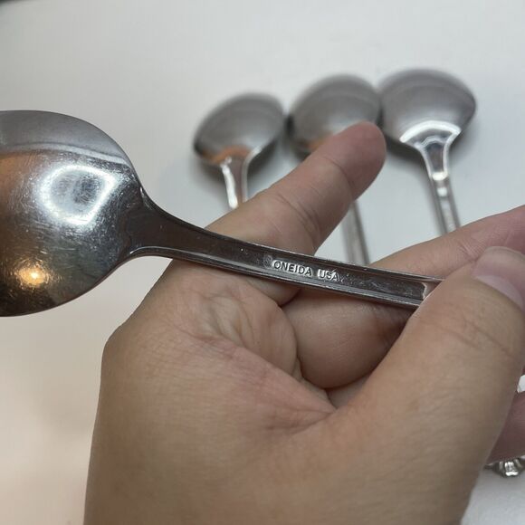 SET OF 4 ONEIDA MIDTOWNE STAINLESS STEEL 6-7/8" OVAL SOUP/PLACE SPOONS - Picture 6 of 7